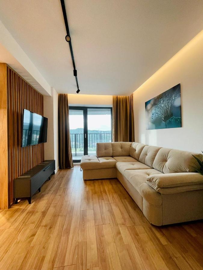 19th Floor